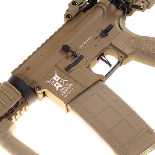 Replika karabinka AR15 CQB-R Full Tan Alpha - Delta Armory